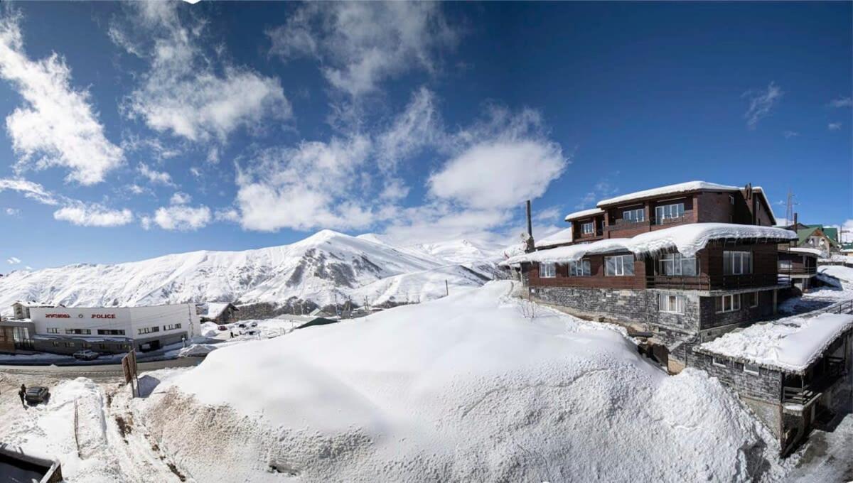 Stylish Studio Apartment With Balcony Gudauri Bagian luar foto