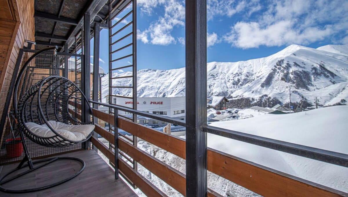 Stylish Studio Apartment With Balcony Gudauri Bagian luar foto