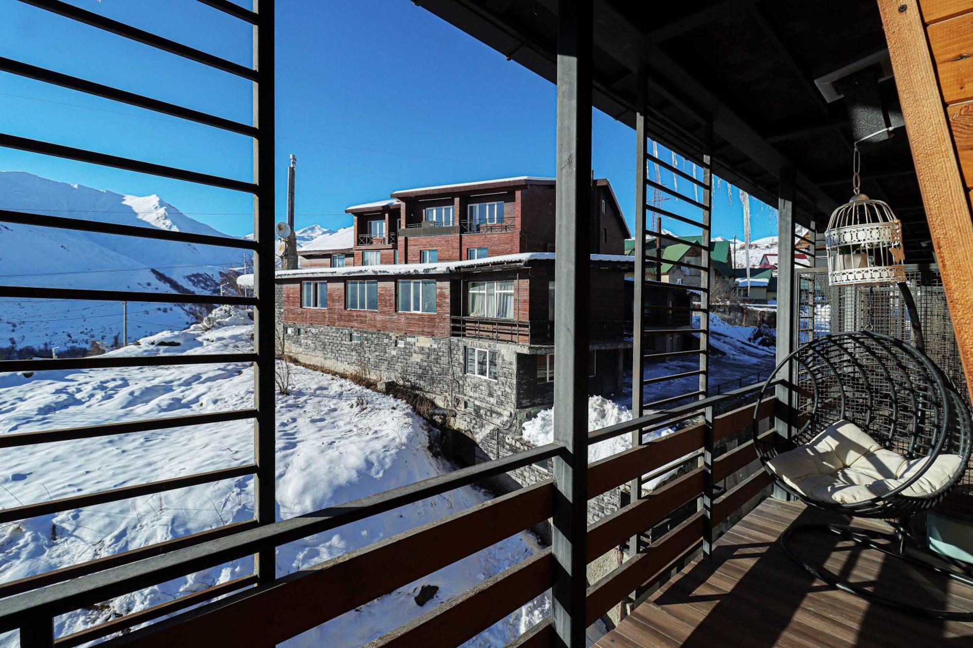Stylish Studio Apartment With Balcony Gudauri Bagian luar foto