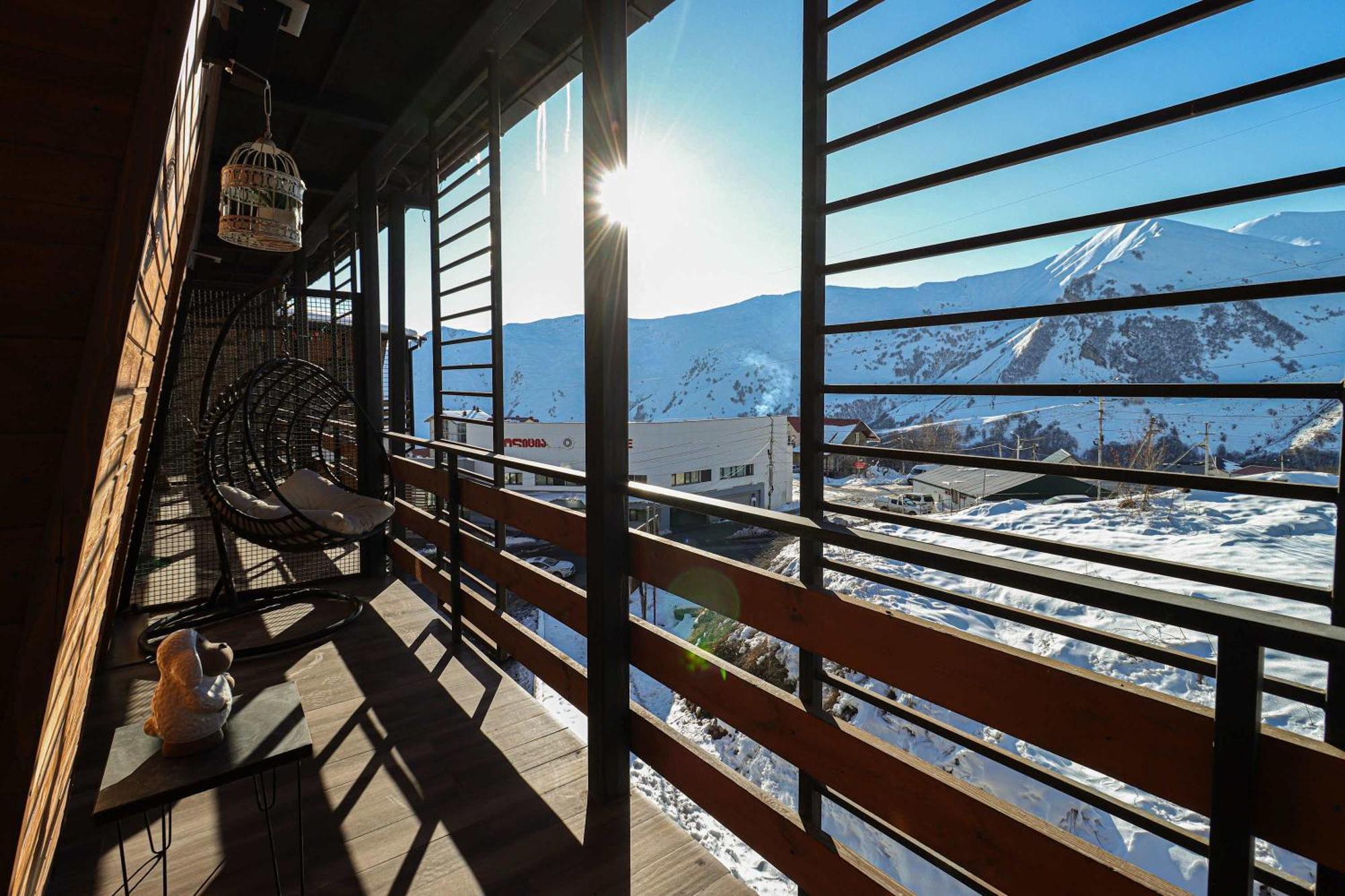 Stylish Studio Apartment With Balcony Gudauri Bagian luar foto