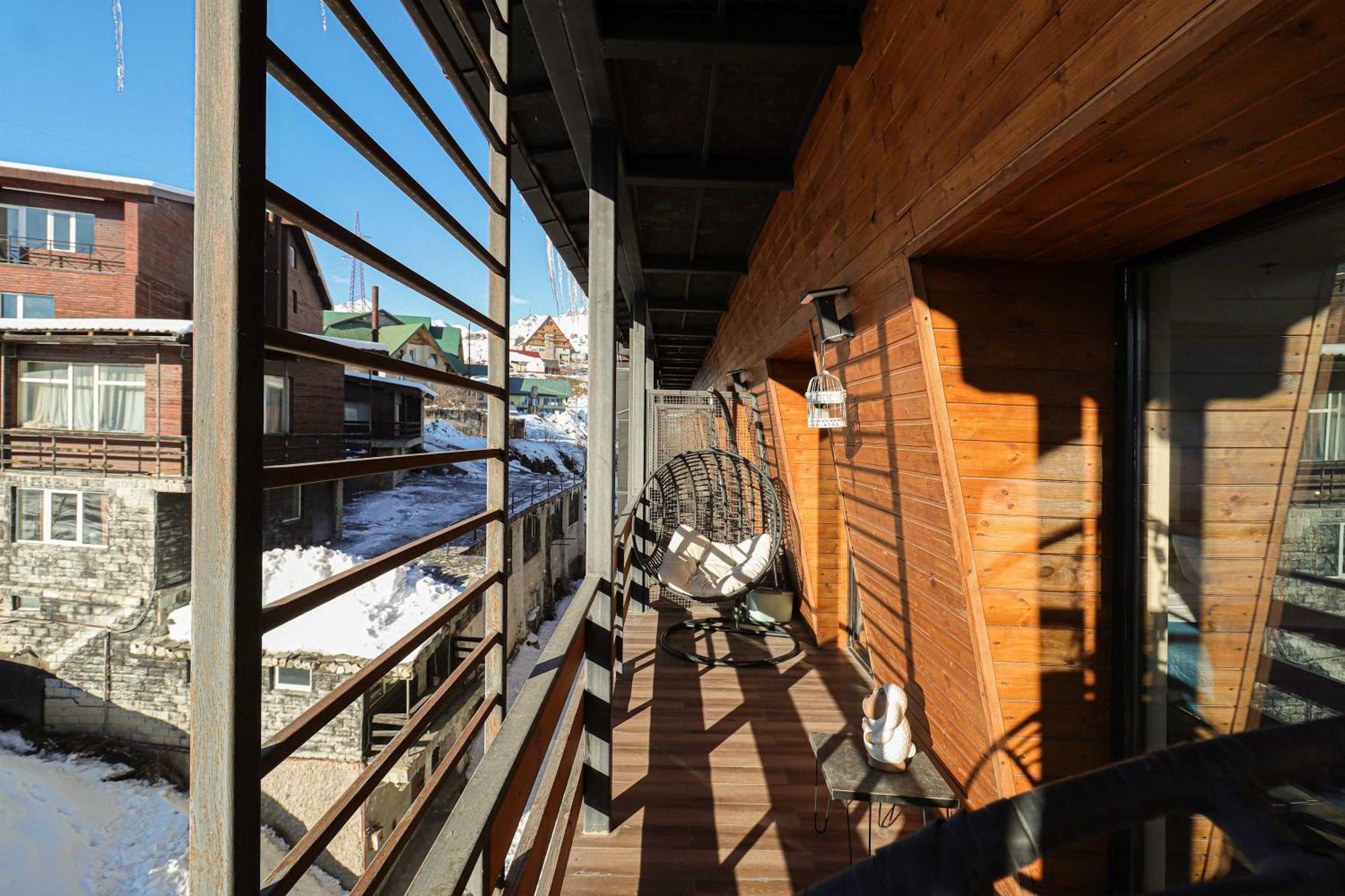 Stylish Studio Apartment With Balcony Gudauri Bagian luar foto