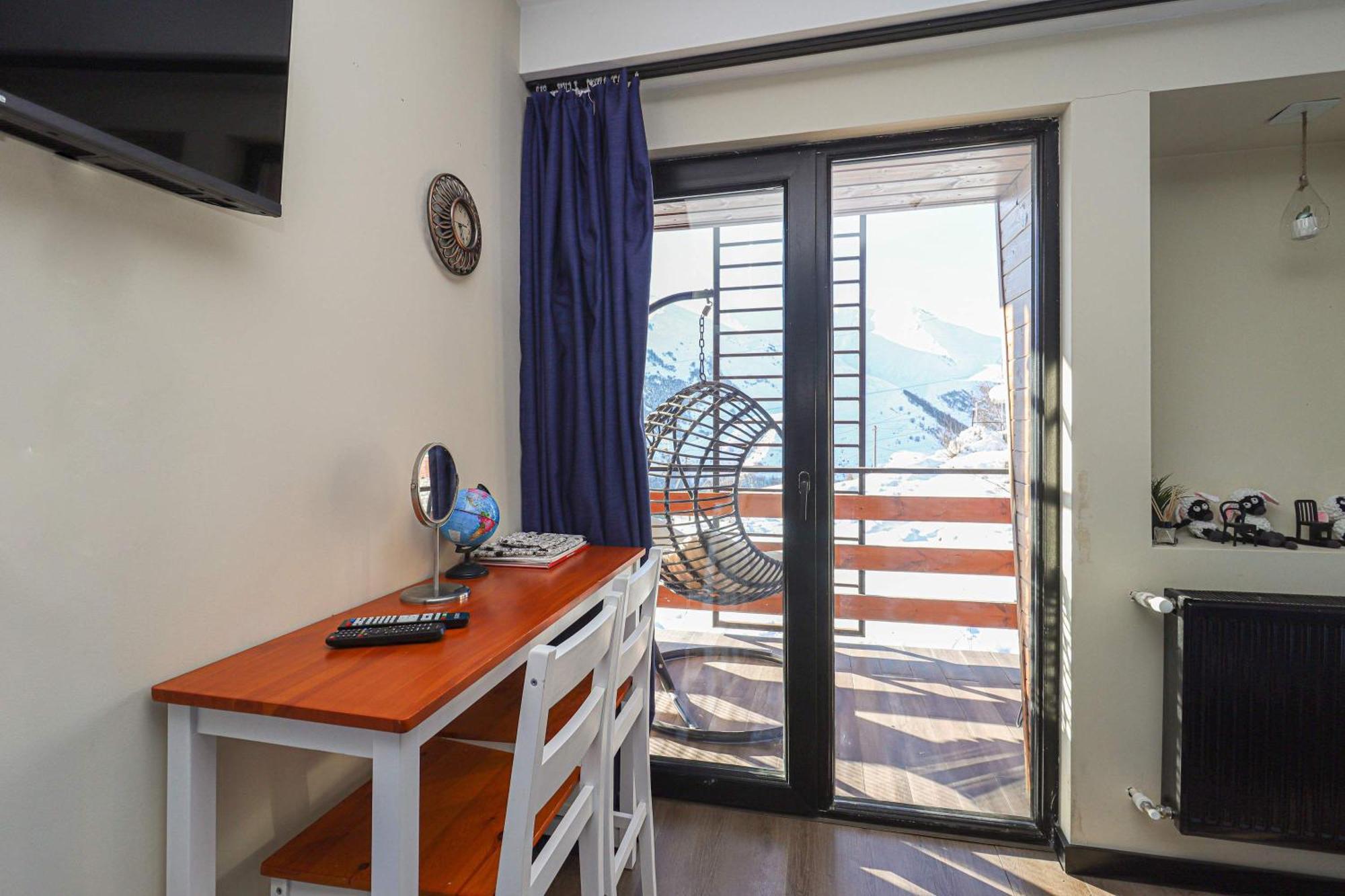 Stylish Studio Apartment With Balcony Gudauri Bagian luar foto